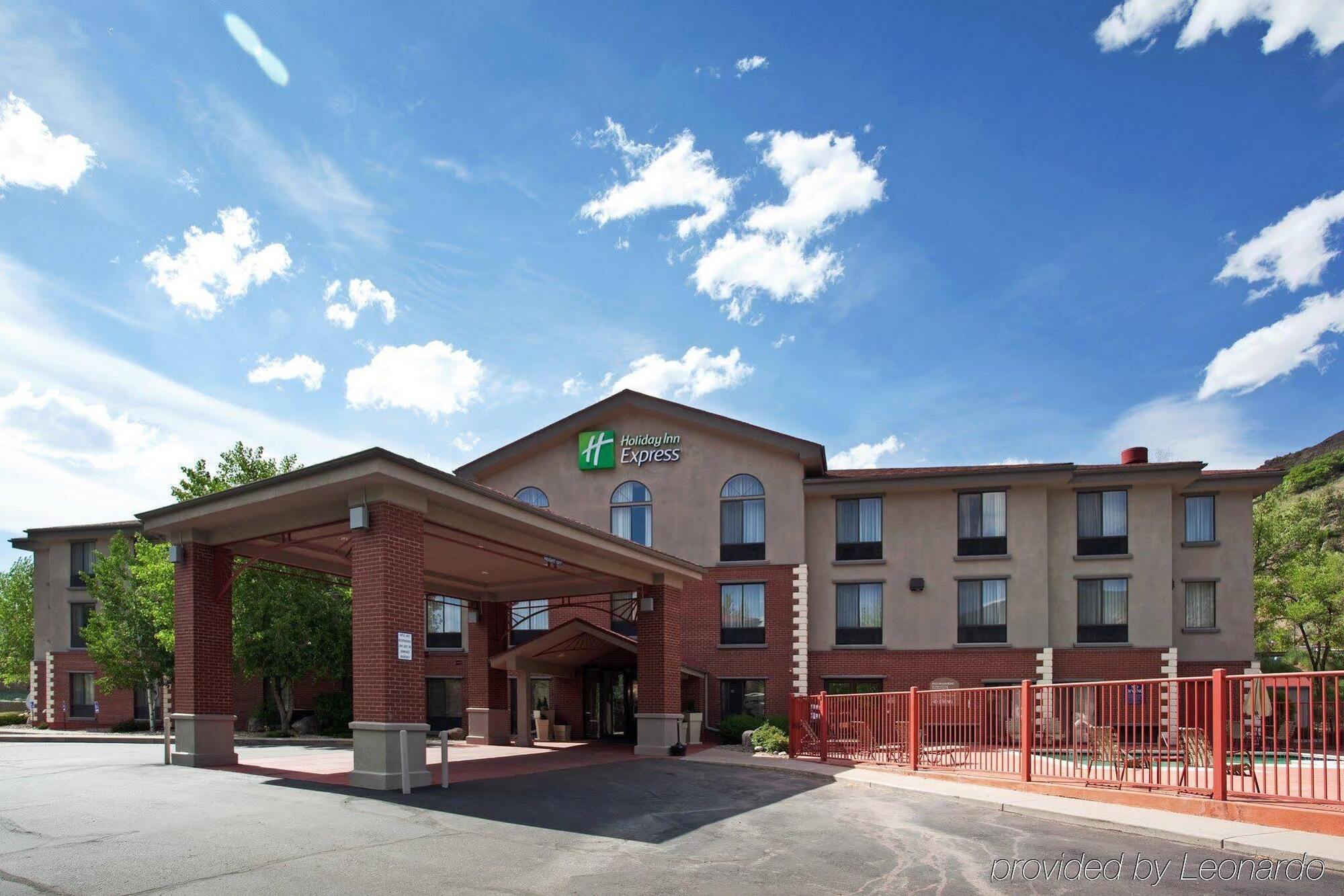 Holiday Inn Express Glenwood Springs Aspen Area, An Ihg Hotel Exterior photo